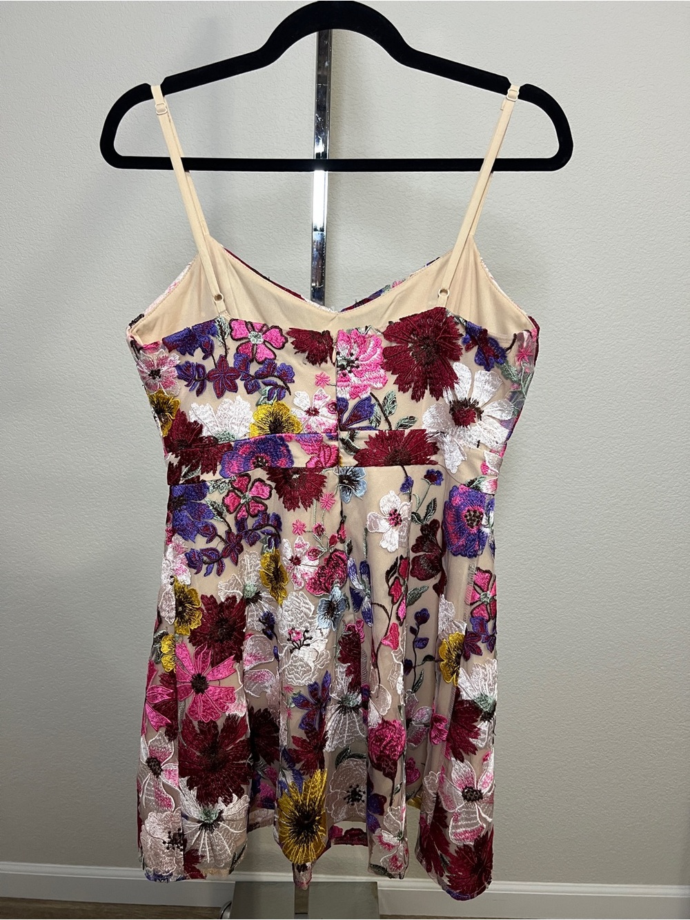 Lulu's Embroidered Floral Mini Dress size Medium - Picture 3 of 6